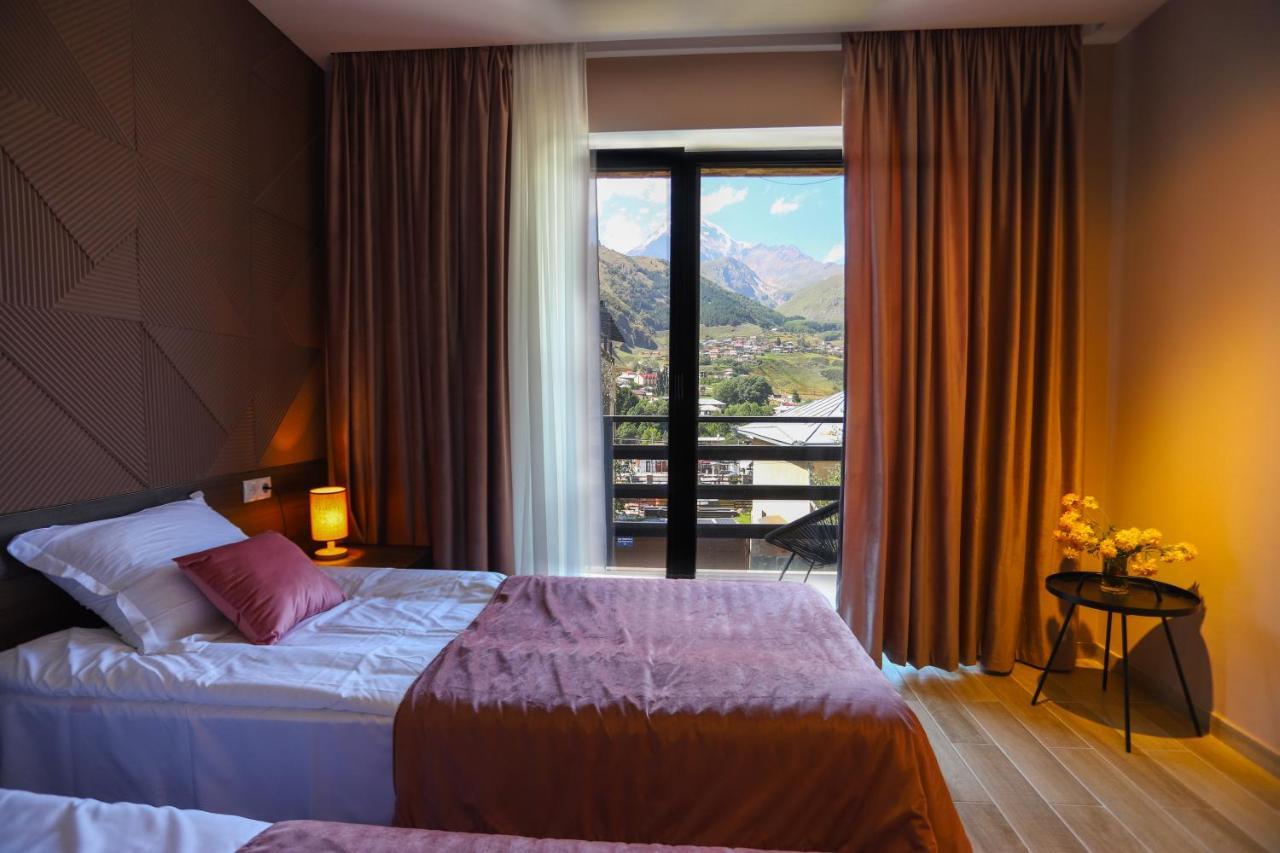 Hotel Inside Kazbegi ภายนอก รูปภาพ