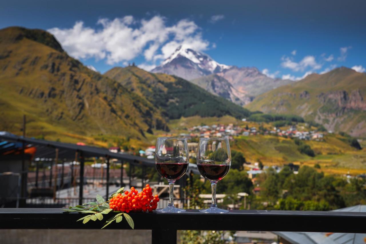 Hotel Inside Kazbegi ภายนอก รูปภาพ