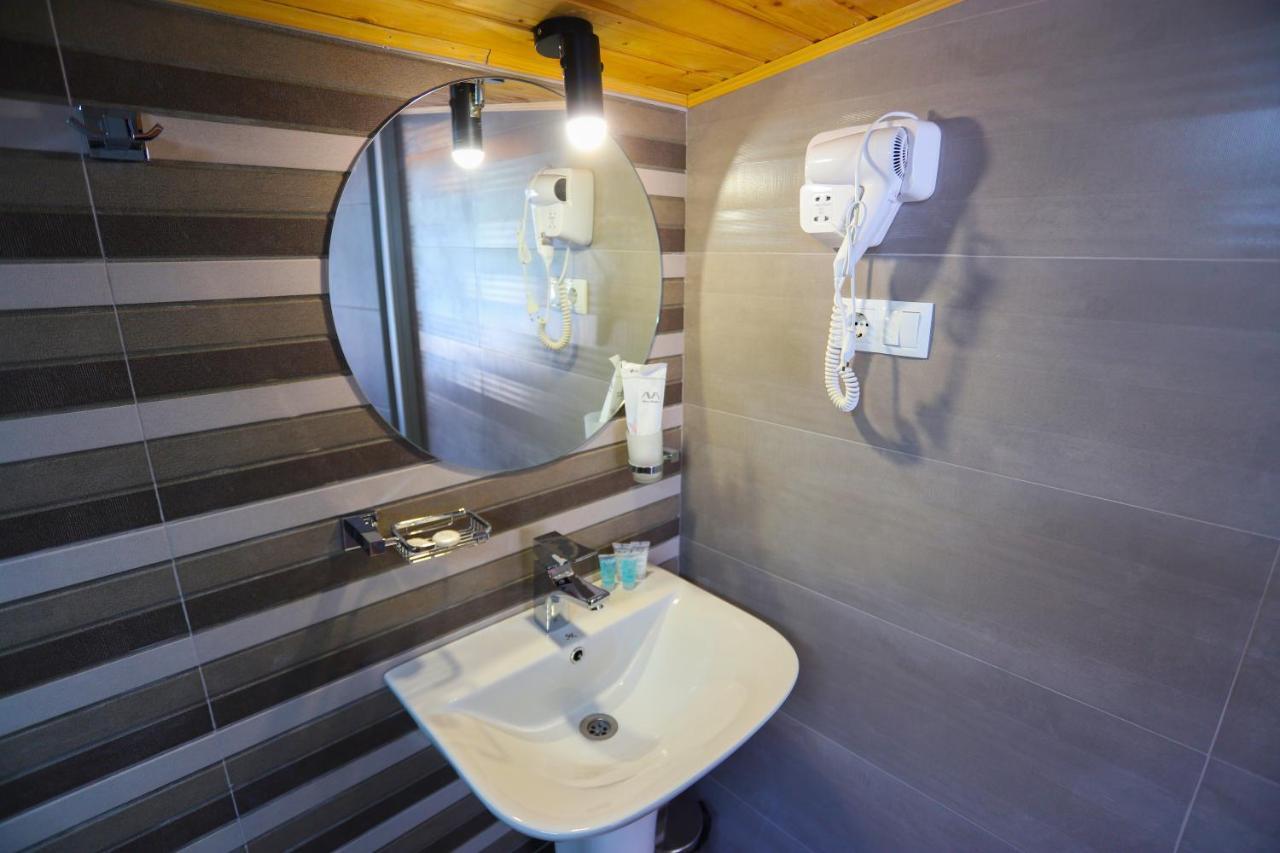 Hotel Inside Kazbegi ภายนอก รูปภาพ